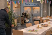 Ein Osterfest für die Ärmsten der Stadt: Dieter Padar lädt mit Schirmherr Ulli Zelle und Reality-Star Erik Sindermann 120 obdachlose Menschen ein