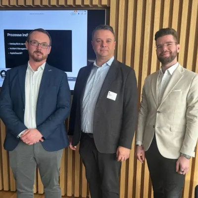 Für die Partner, v.l.: Sascha Kegreiß (R&S), Marcus Heinrich (agilimo), Christian Bock (Materna) Erweiterte Partnerschaft für Apple INDIGO-Lösungen