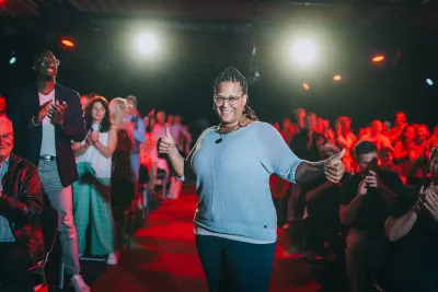 Wie der Phönix aus der Asche - Patricia Porzel holt den 15. Internationalen Speaker Award nach Würzburg