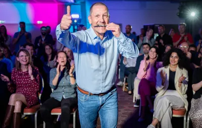 Patrick Ries gewinnt Award beim 6. Internationalen Speaker Slam