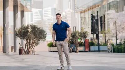 Philipp Buttinger erklärt, wie Quereinsteiger mit der Peak Percentage Akademie seriös im digitalen V Philipp Buttinger: So gelingt der Einstieg ins Online Business