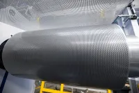 Präzise gestanztes Lochblech für BEMO Systems von SCHÄFER Lochbleche – beim Aufcoilen. Nachhaltige Fassadengestaltung mit System