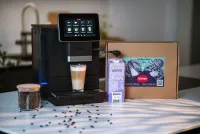 Presseinfo: Nivona & M&oslash;lk - Gemeinsame Premium-Aktion zur 9000er-Serie Lara Woidich