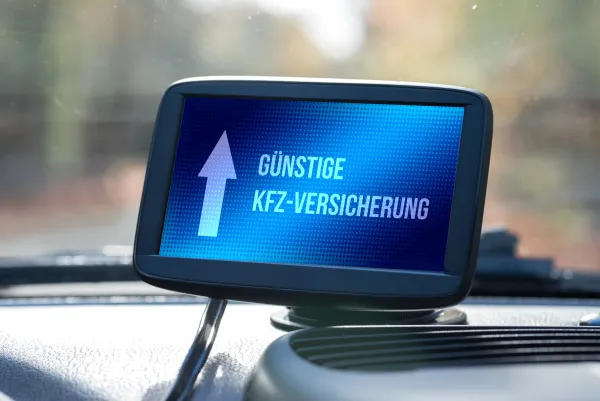 KFZ-Versicherung trotz SCHUFA ohne Vorkasse monatlich zahlen