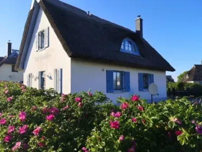 Reethaus am Meer Urlaub mit Hund Sauna Kamin Waschmaschine Wlan ca 150 m zum Ostseestrand Erholsame Auszeit im Reethaus am Meer auf Rügen