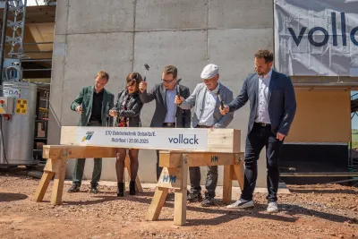 Richtfest des Bauprojekts von Elektrotechnik Oelsnitz Elektrotechnik Oelsnitz investiert in nachhaltige Standorterweiterung