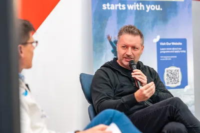 Rolf Schrömgens, Founder of Trivago, speaking at Tomorrow University’s Berlin Immersion Tomorrow University startet sechs neue Impact-MBA-Programme
