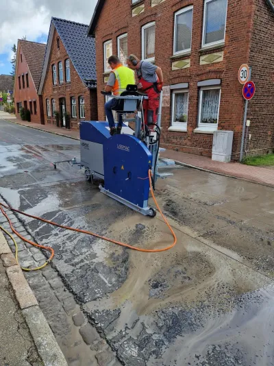 Asphaltausbau in sensiblem Umfeld - LISSMAC Maschinenbau