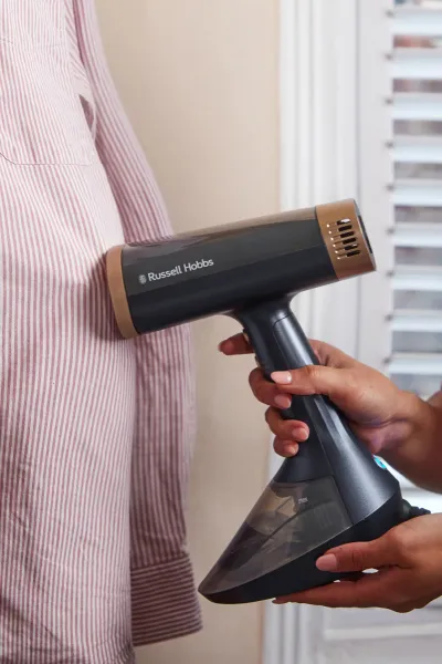Bye-bye Bügelstress: Russell Hobbs revolutioniert das Dampfbügeln mit innovativer VacuSteam-Technologie