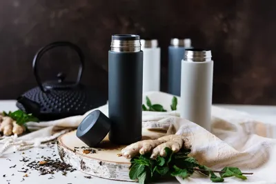 Die Slim Mugs halten kalt für 24 Stunden und heiß für 12 Stunden. Kyocera zeigt neue Slim Mug Serie auf der Ambiente 2025