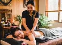 Sommer-Wellness: Kitty&acute;s Thai Massage Stuttgart belebt.