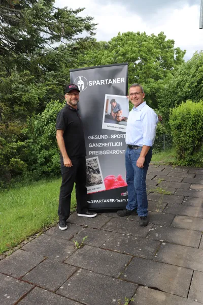 SPARTANER Lead Volker Feyerabend (re) und der Esslinger Repräsentant Alexander Jehle (li) SPARTANER-Team.de entwickelt sich weiter und baut überregionales Servicenetz aus