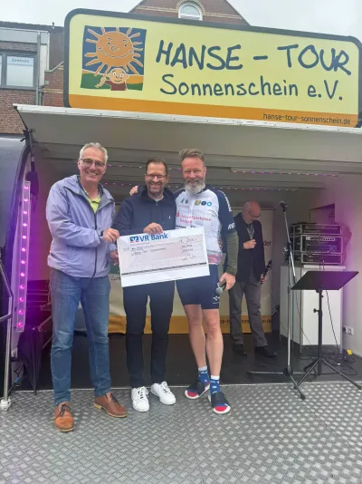 Spendenübergabe Hanse-Tour Sonnenschein e.V. Starkes Zeichen für krebskranke Kinder: Ferien- und Freizeitpark Weissenhäuser Strand spendet 2.500 Euro an Förderverein Hanse-Tour Sonnenschein e.V.