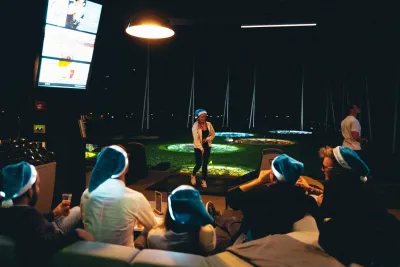 Spielspaß im Team Weihnachtsevents bei TOPGOLF in Oberhausen: außergewöhnlich