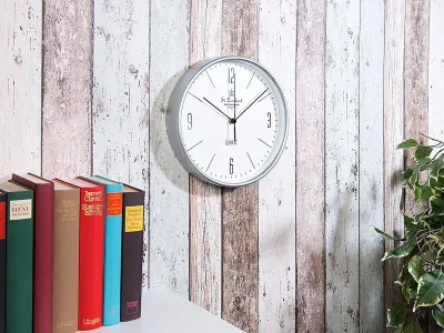 Automatische Zeitumstellung am 29. Oktober: St. Leonhard Klassische Funk-Wanduhr