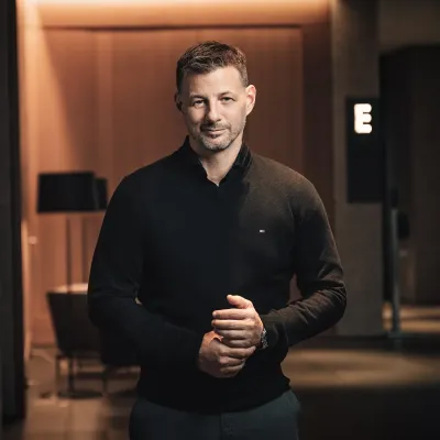 Stefan Rappenglück Deutschland hat kein Produkt-, sondern ein Verkaufsproblem Sales (R)Evolution zeigt, wie Mittelständler ihren Vertrieb in 30 Tagen befreien