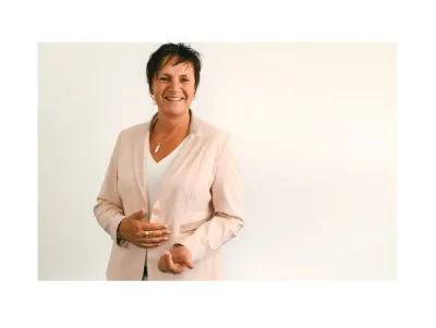 Lifecoach Steffi Christian ermöglicht Schulbau in Kamerun