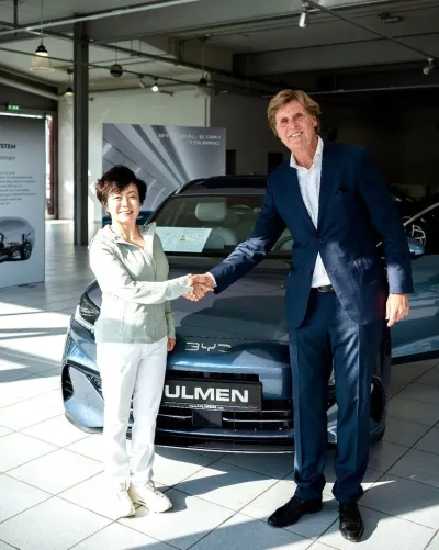 Stella Li, Vice President BYD, zu Besuch beim Autohaus Ulmen in Düsseldorf