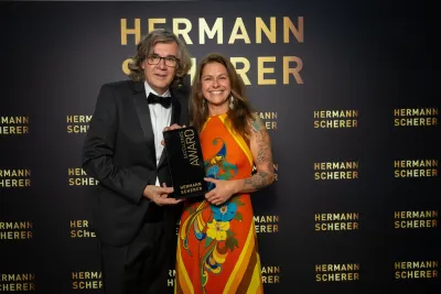 Stina Herz erhält den Excellence Award Von Mut und Entschlossenheit