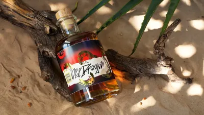 Vom Tattoo-Studio ins Glas: Wie ein Künstler seinen eigenen Rum schuf