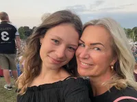 Teenagerin spricht Klartext: Podcast-Episode beleuchtet Auswanderung, Online-Bildung und die "School Beyond Limitations"