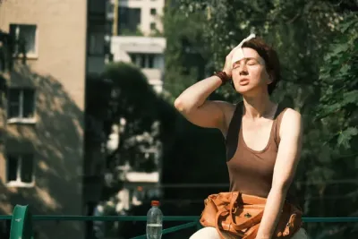Temperaturen über 30 Grad sind eine echte Herausforderung für unseren Körper. Hitze in der Stadt - Verbraucherinformation der DKV