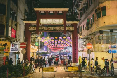 Temple Street: Eine der ikonischen Schauplätze Hongkongs, die auch als Filmkulissen dienten. Hongkong wie im Film: Neue Kampagne führt zu über 100 Drehorten