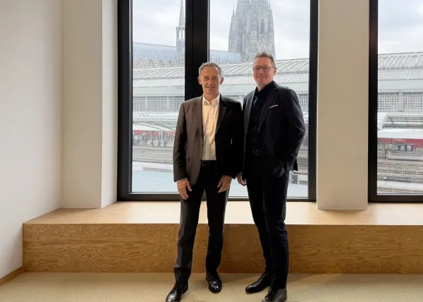 Catena-X trifft Factory-X: GEC und Cofinity-X realisieren Showcase für interoperablen Datenaustausch