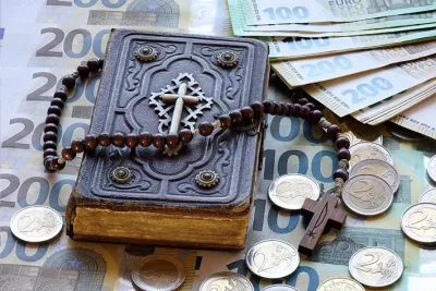 Tritt nur ein Ehegatte aus der Kirche aus, muss der andere das finanziell ausgleichen Vier Möglichkeiten, bei der Kirchensteuer zu sparen