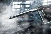 Präzision in Leipzig, Halle & Merseburg: TLS Strahlservice erweitert Angebot um innovative Laserreinigung