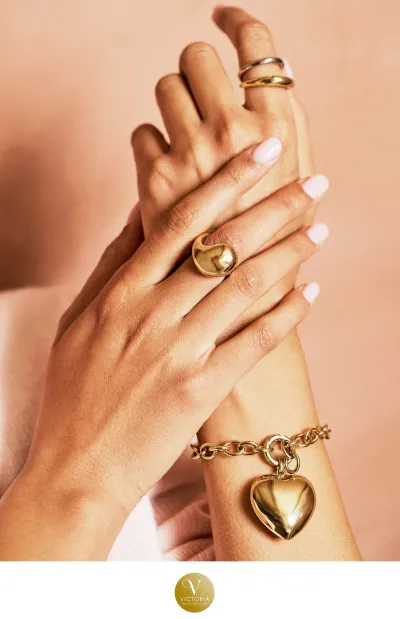 Strahlend durch den Sommer: Victoria Schmuck präsentiert die neue Beach Collection 2025