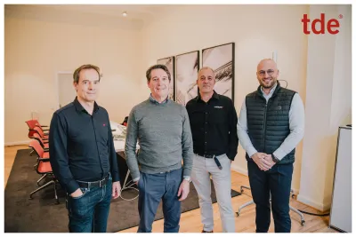 v.l.n.r. André Engel (tde), Gregor Meier, Fadil Bequiri, Dardan Gecai (Lantronix) tde und Lantronix vertiefen Partnerschaft für nachhaltige IoT-Innovationen