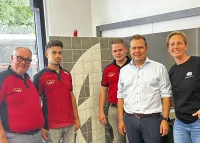 v.l.n.r.: Andreas Beyer, Luca Kühne, Luis Brauner, Markus Stolper, Janin Settino Finales EuroSkills-Training der Fliesen-Nationalmannschaft bei Ardex