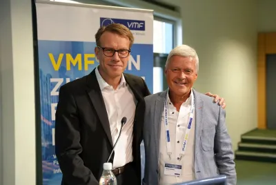 VMF-Vorstandsvorsitzender Frank Hägele (links) verabschiedet Dieter Brandl. VMF: Jörg Vrinssen kommt für Dieter Brandl