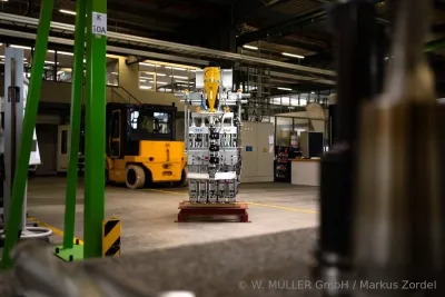 W. MÜLLER Extrusionskopf – das Herzstück des Extrusionsprozesses beim Extrusionsblasformen W. MÜLLER macht mit, die Kunststoff-Initiative Bonn/Rhein-Sieg bekommt Verstärkung