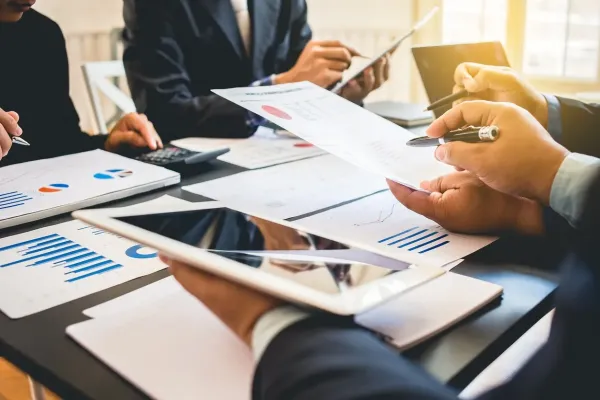 Wettbewerb und Wirtschaftslage 2026 - Wie Unternehmen sich im dynamischen Umfeld behaupten können