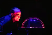 Stephan Masur: Seifenblasenkunst mit Show, Charme & Präzision