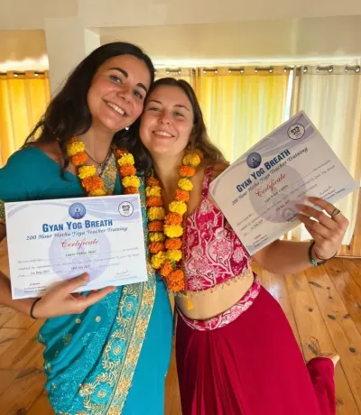 Zertifizierte Yogalehrerinnen (RYT-200) Online 200 Stunden Yogalehrer Ausbildung auf Deutsch!