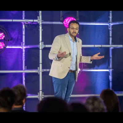 Ziad Bedoui gewinnt beim International Speaker Slam